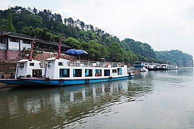 《杀出重围》风格新作《核心衰变》公布实机预告片